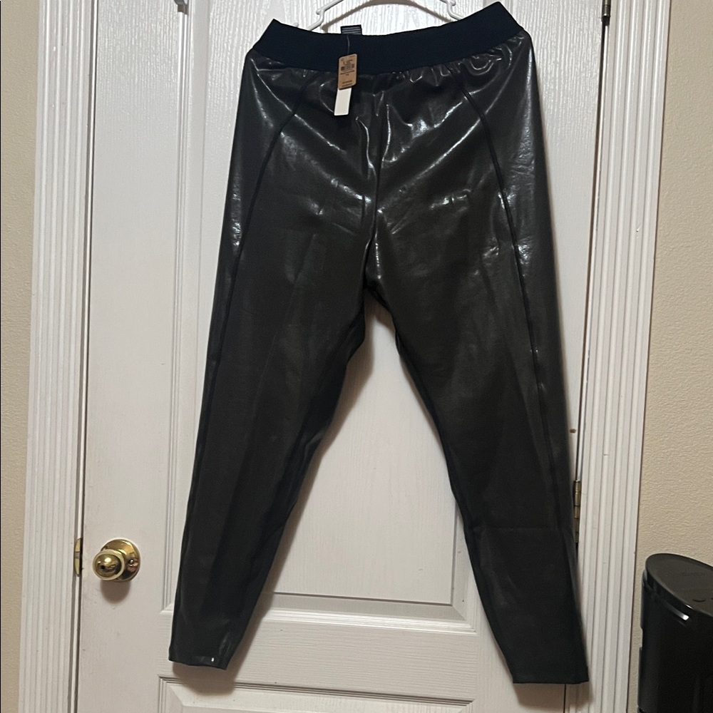 Black Shiny Activewear Set - Picture 6 of 9